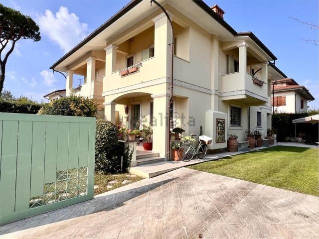 Casa in vendita a Roma Imperiale, Forte Dei Marmi