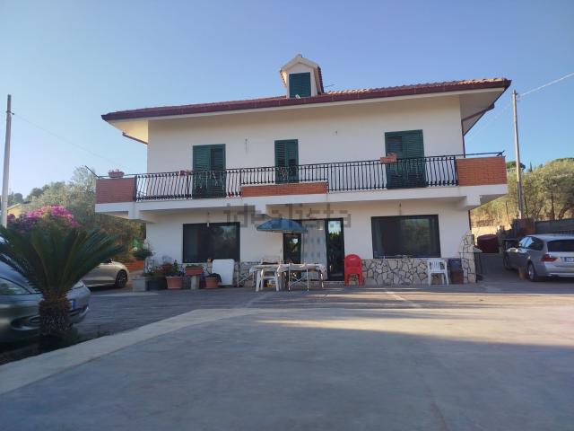 Casa in vendita a Caltanissetta, Sicilia