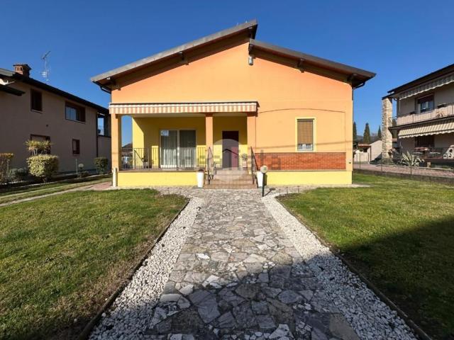 Casa in vendita a Corte Franca, Lombardia
