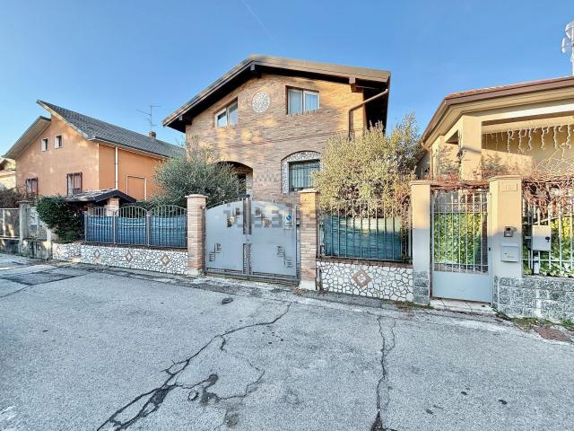 Casa in vendita a Rho, Lombardia