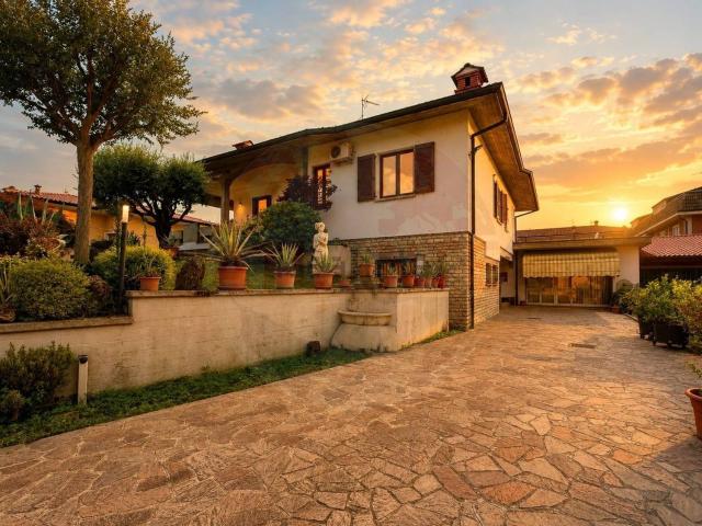 Casa in vendita a Villaggio Famiglia, Rovato