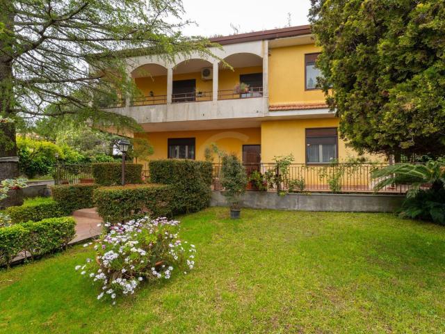 Casa in vendita a Pedara, Sicilia