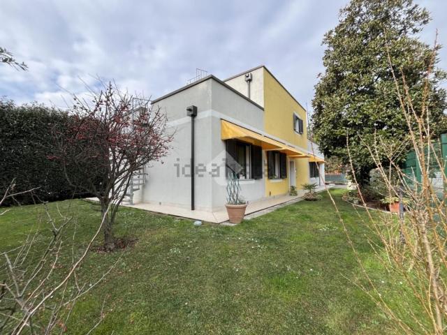 Casa in vendita a Cavenago Brianza, Lombardia