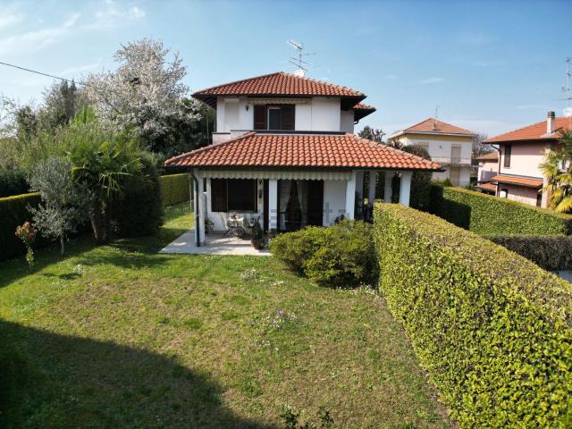 Casa in vendita a Appiano Gentile, Como