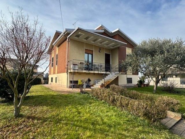 Casa in vendita a Castello D'agogna, Lombardia