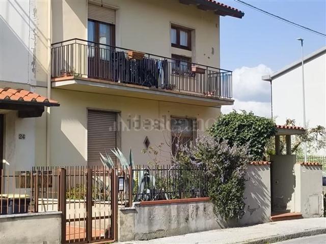 Casa in vendita a Le Badie, Prato