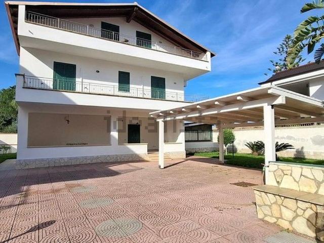Casa in vendita a Carini, Sicilia