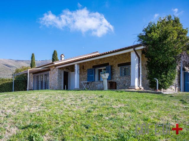 Casa in vendita a Fara Sabina, Lazio
