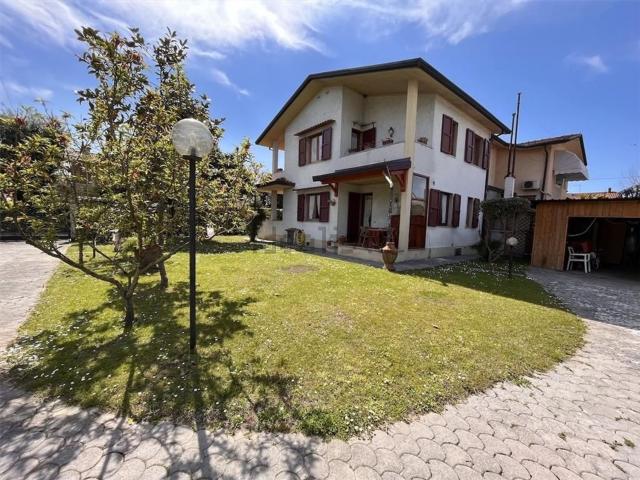 Casa in vendita a Vittoria Apuana, Forte Dei Marmi