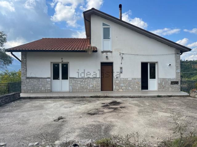 Casa in vendita a Luogosano, Campania