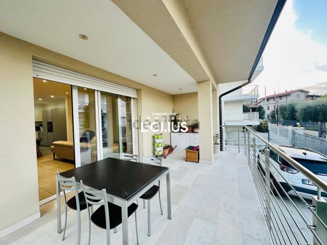 Casa in vendita a Desenzano Del Garda, Brescia