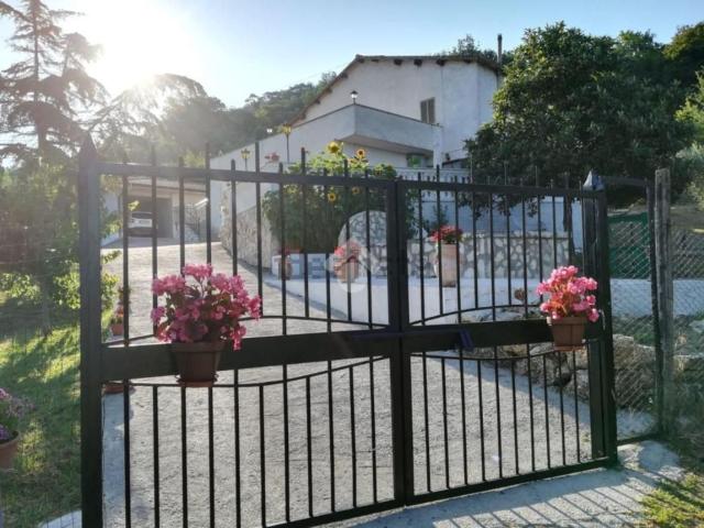 Casa in vendita a Castelnuovo Di Farfa, Lazio