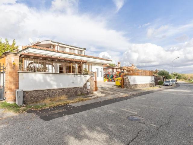 Casa in vendita a Guidonia Montecelio, Roma Capitale