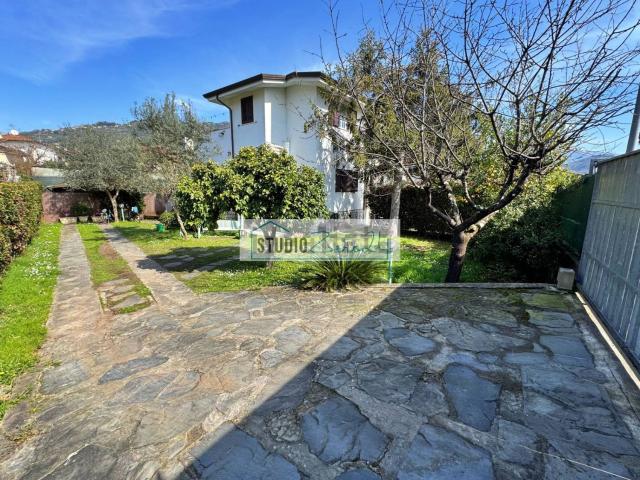 Casa in vendita a Tonfano, Toscana