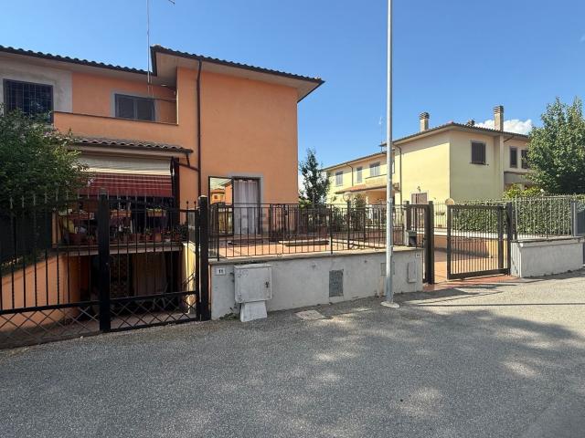 Casa in vendita a Monterosi, Lazio