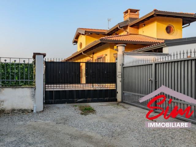 Casa in vendita a Bornate, Piemonte