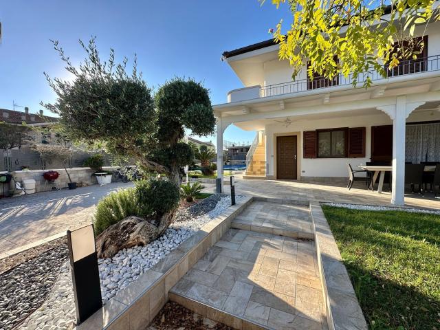 Casa in vendita a Montenero di Bisaccia, Molise
