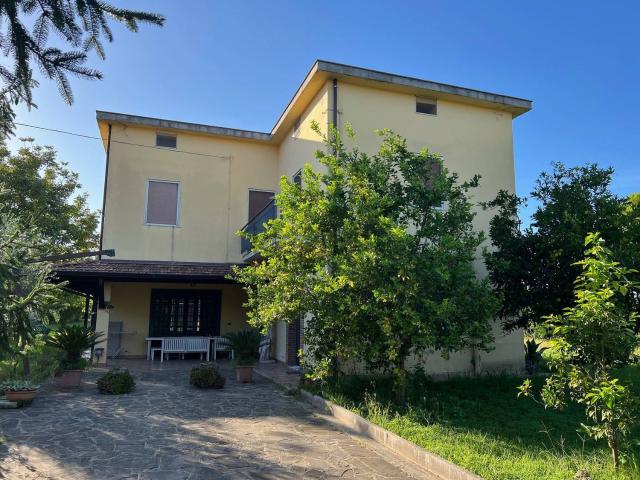 Casa in vendita a Albanella, Campania