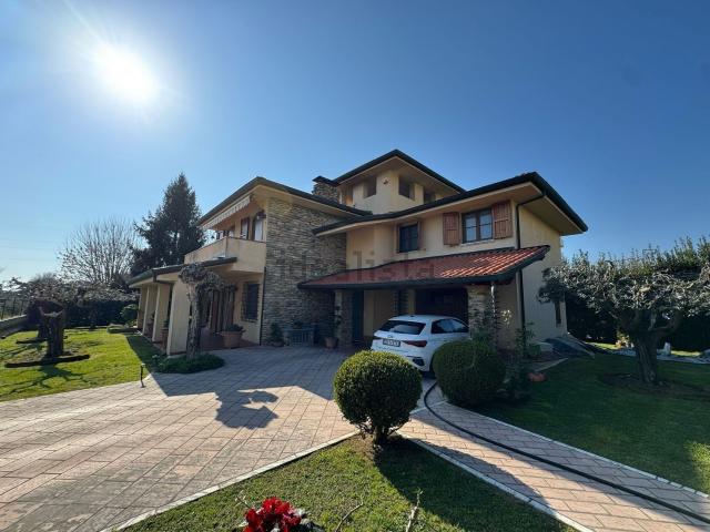 Casa in vendita a Montignoso, Toscana