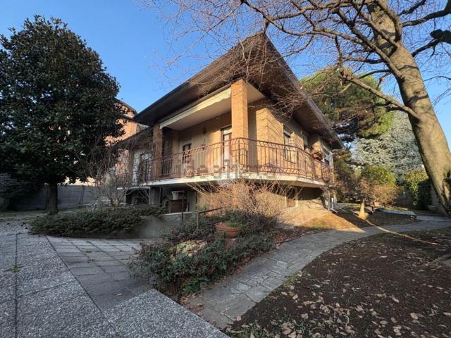 Casa in vendita a San Martino, Legnano