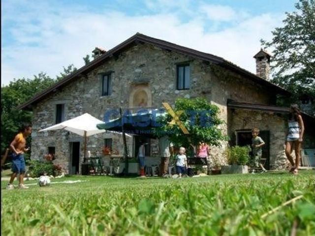 Casa in vendita a Comunità Montana della Valle Brembana, Zogno