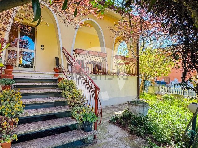 Casa in vendita a Terra di Mezzo, Re