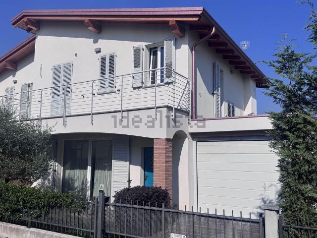 Casa in vendita a Rogoredo, Casatenovo