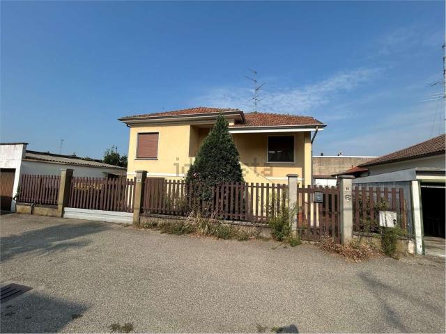 Casa in vendita a Robbio, Lombardia
