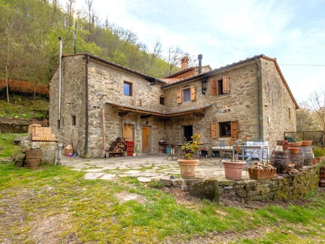 Casa in vendita a Unione di Comuni Valdarno e Valdisieve, Londa