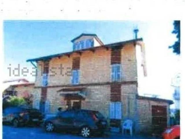 Casa in vendita a Fosse, Marche