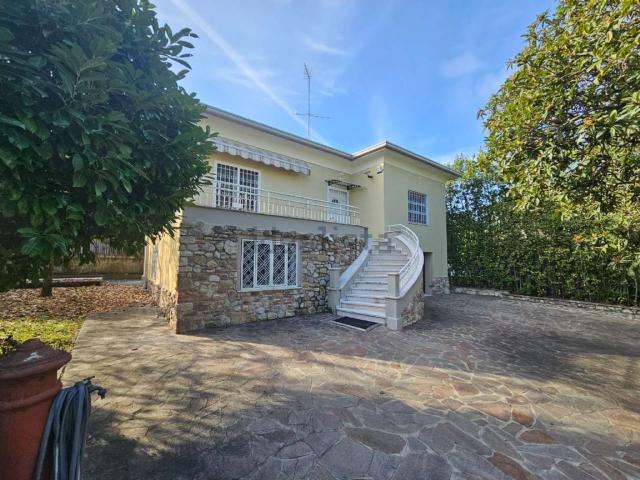 Casa in vendita a Desenzano Del Garda, Lombardia