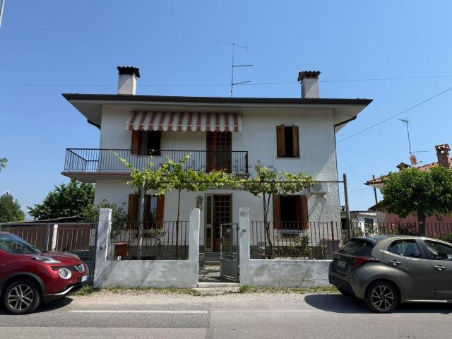 Casa in vendita a Rizzi, Reana Del Roiale