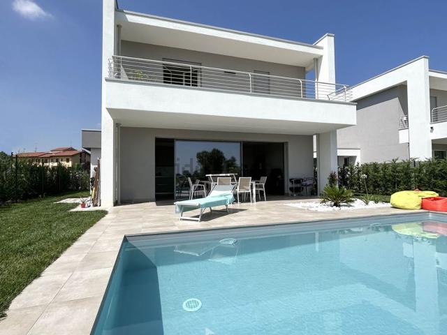 Casa in vendita a Desenzano Del Garda, Brescia