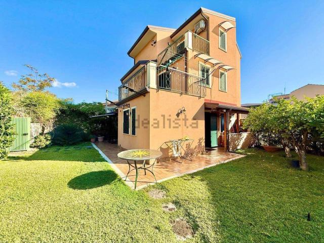 Casa in vendita a Aci Castello, Sicilia