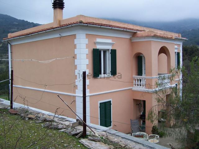 Casa in vendita a Rio, Toscana