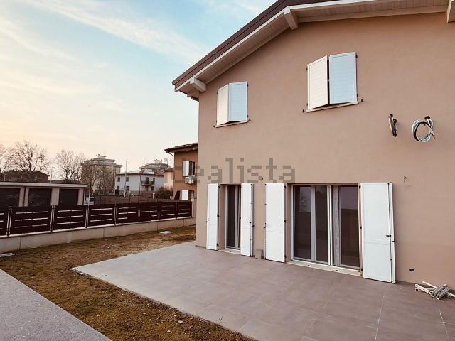 Casa in vendita a Bassa Reggiana, Re