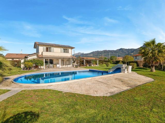 Casa in vendita a Carraia, Camaiore