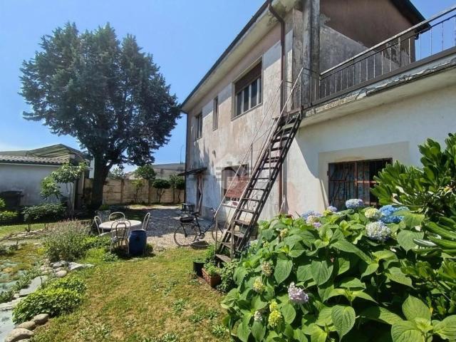 Casa in vendita a Robecco Sul Naviglio, Lombardia
