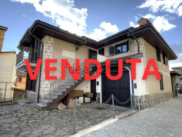 Casa in vendita a Mello, Lombardia