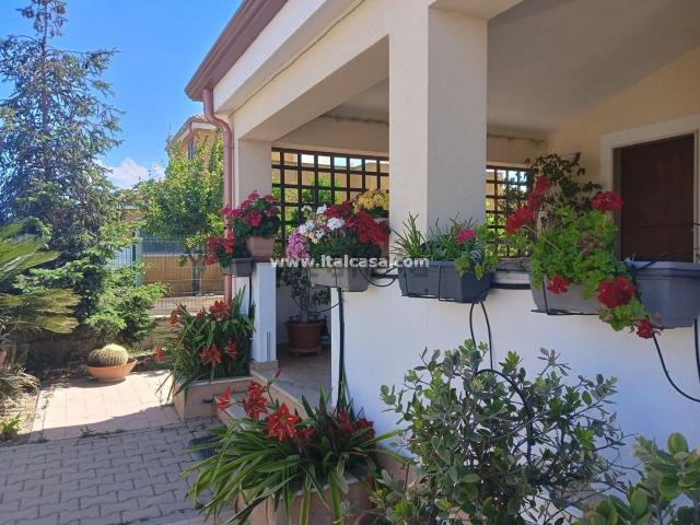 Casa in vendita a Calabria, Crotone