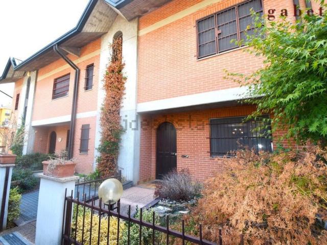 Casa in vendita a Magenta, Milano
