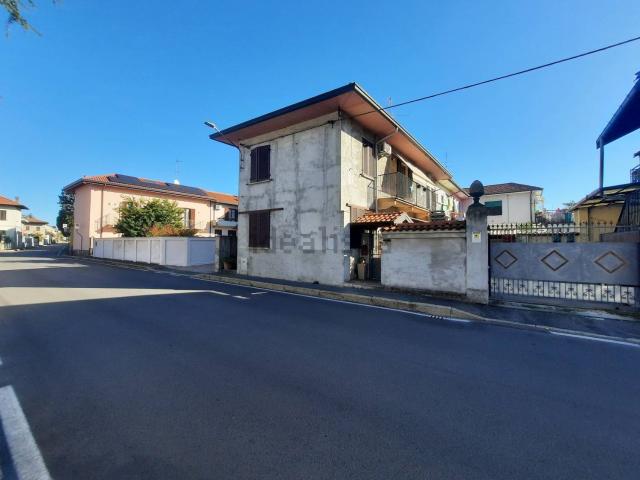 Casa in vendita a Magnago, Lombardia