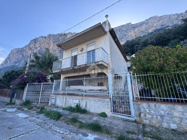 Casa in vendita a Carini, Sicilia
