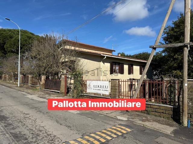 Casa in vendita a Valentano, Lazio