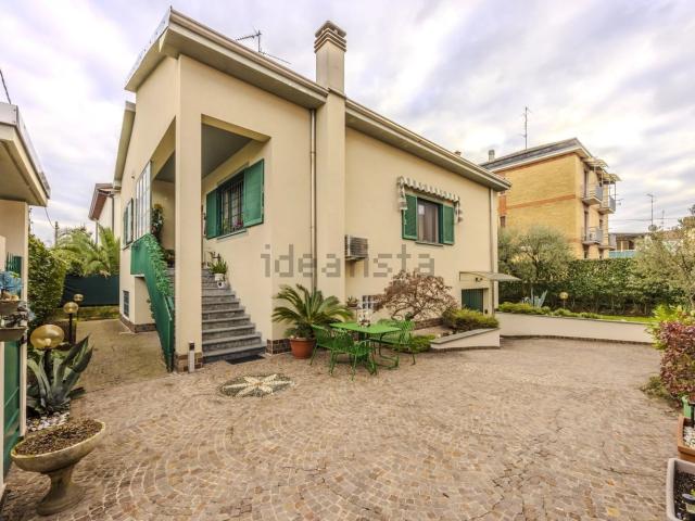 Casa in vendita a Bollate, Lombardia