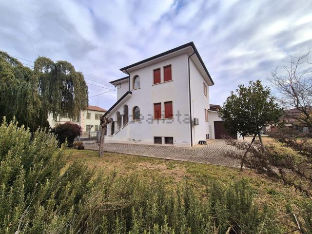 Casa in vendita a Legnago, Veneto