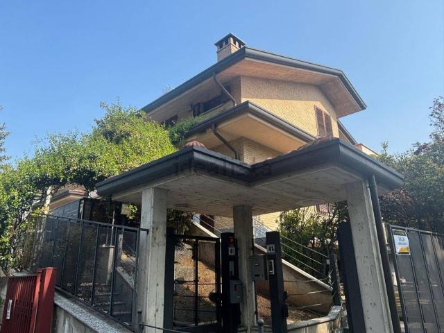Casa in vendita a Robbiano, Giussano