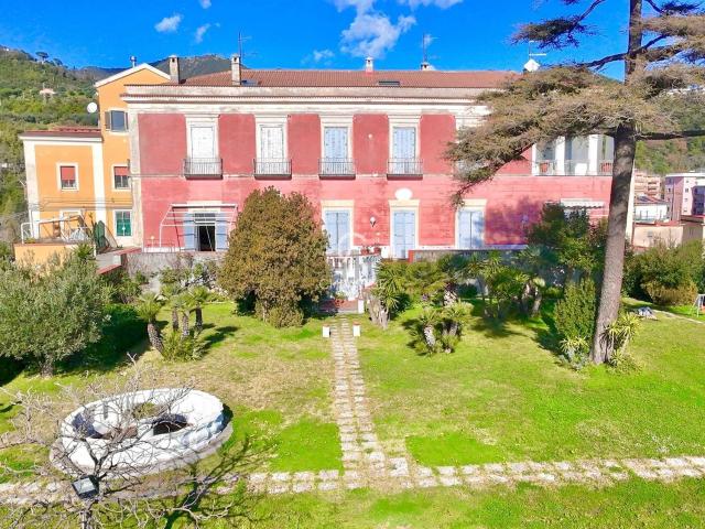 Casa in vendita a Salerno, Campania