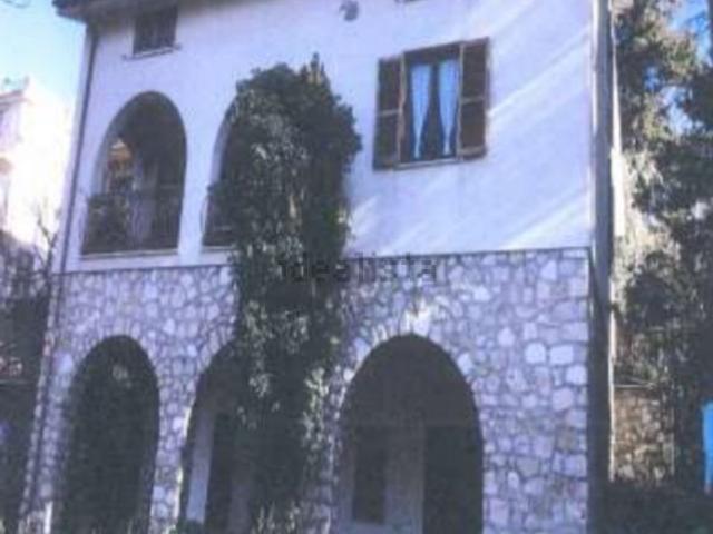 Casa in vendita a Toffia, Lazio