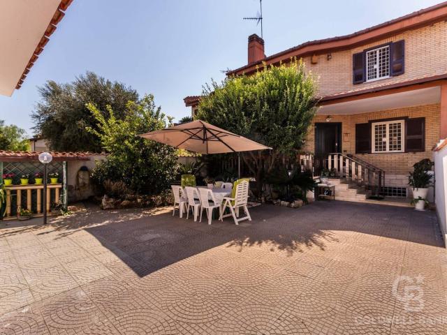 Casa in vendita a Castel Fusano, Roma